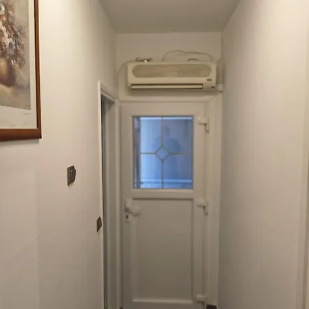 아파트 In With Balcony, Air Conditioning, Wifi, Washing Machine 4834-2