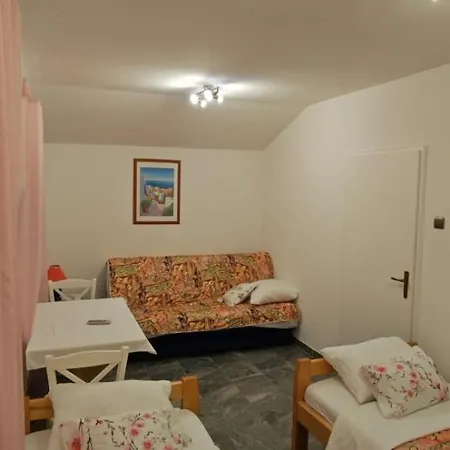 In With Balcony, Air Conditioning, Wifi, Washing Machine 4834-2 Apartman Zdrelac